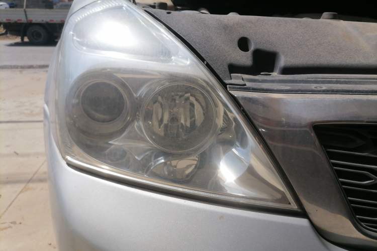 Used Kia VQ 2011 2.7 Comfort Edition Right Front Headlight