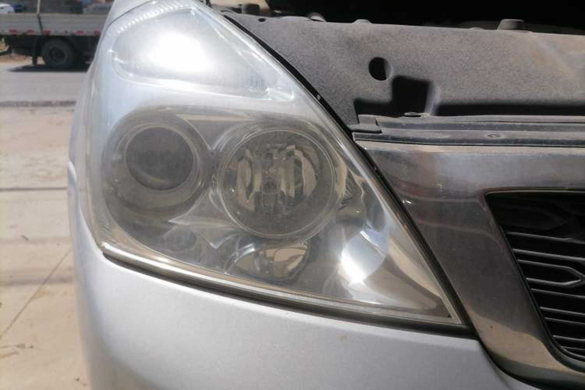 Used Kia VQ 2011 2.7 Comfort Edition Right Front Headlight