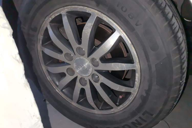 Used Kia VQ 2011 2.7 Luxury Edition Right Front Wheel Hub