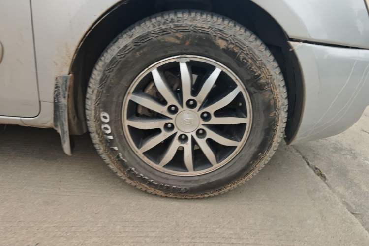 Used Kia VQ 2011 2.7 Comfort Edition Right Front Wheel Hub