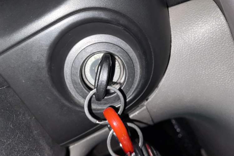 Used Kia VQ 2011 2.7 Luxury Edition Vehicle Key