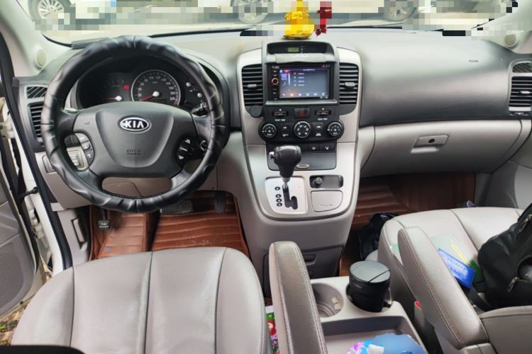 Used Kia VQ 2011 2.7 Comfort Edition Center Console