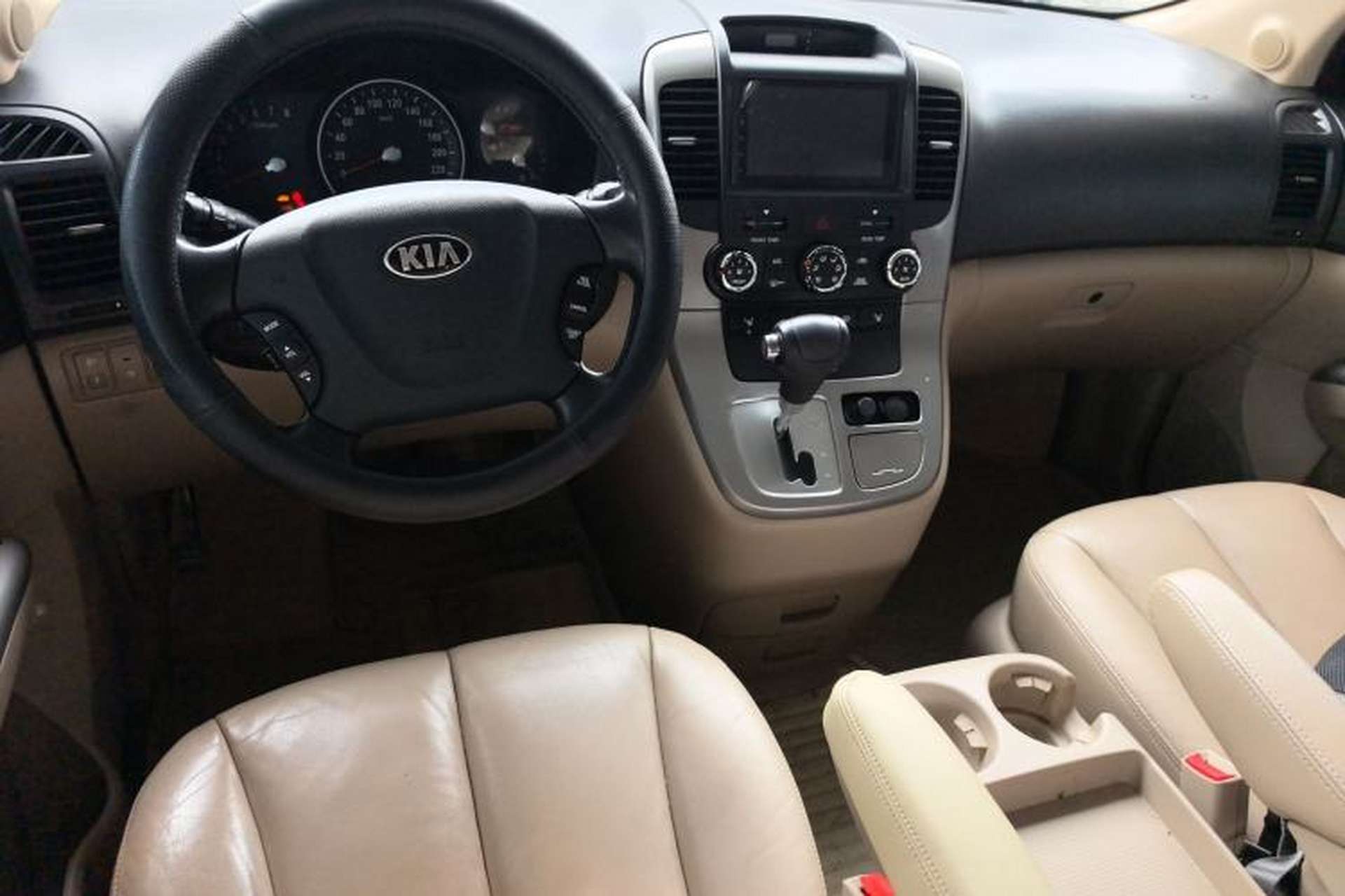 Used Kia VQ 2011 2.7 Comfort Edition Center Console