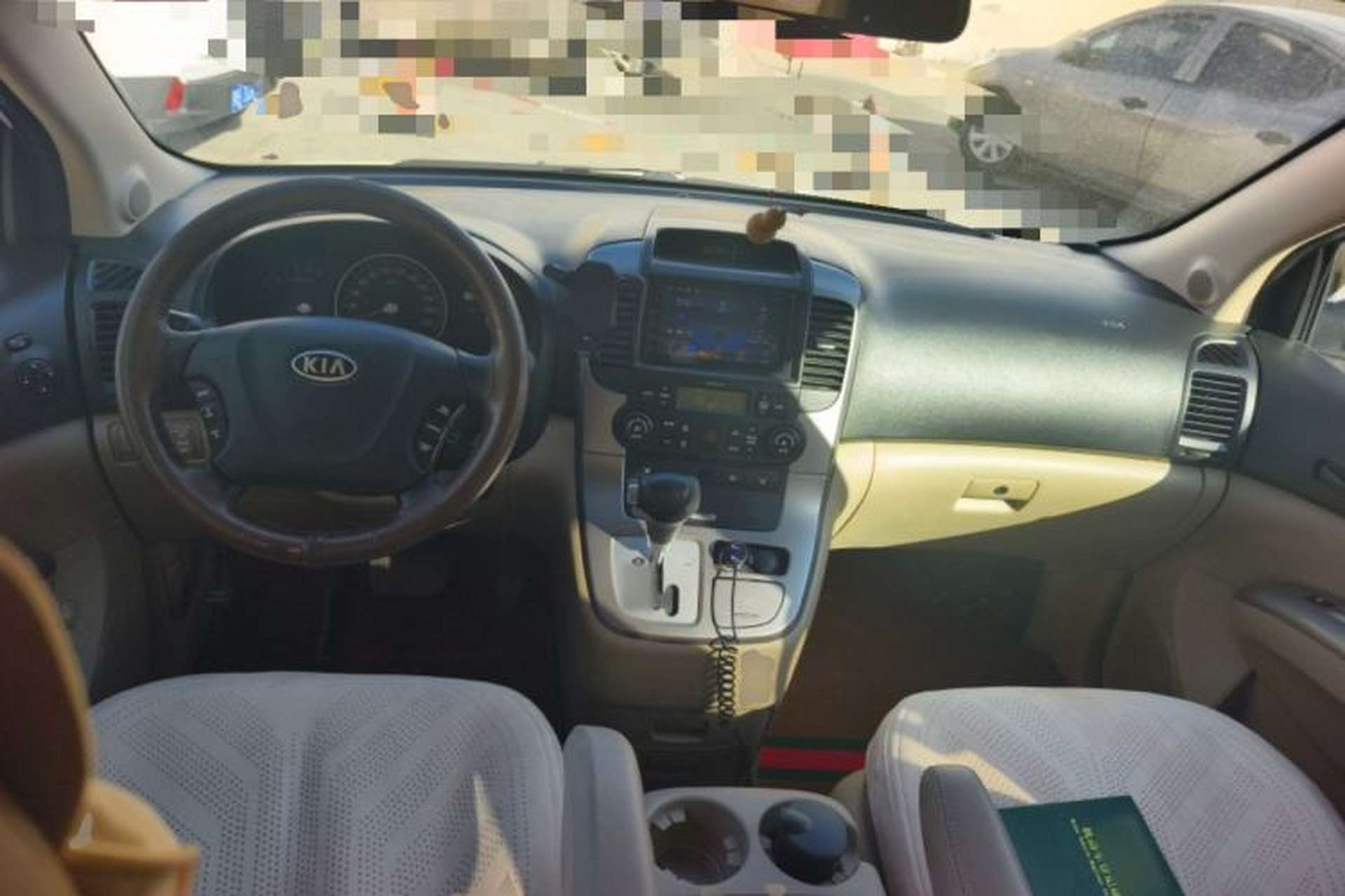 Used Kia VQ 2011 2.7 Luxury Edition Center Console