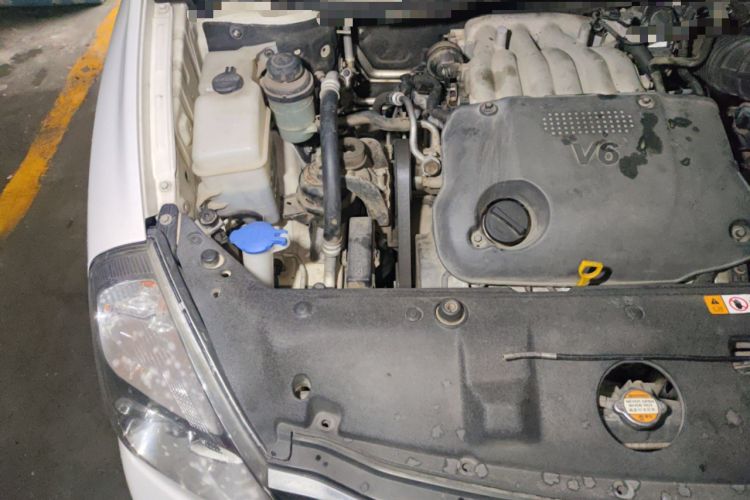 Used Kia VQ 2011 2.7 Comfort Edition Engine Bay Right