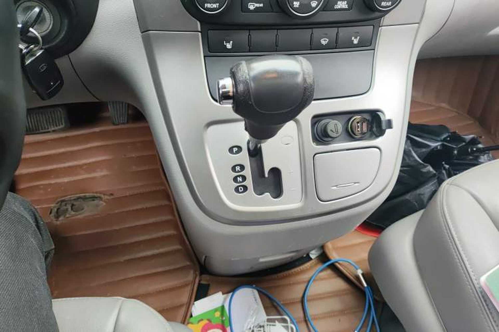 Used Kia VQ 2011 2.7 Comfort Edition Gear Lever