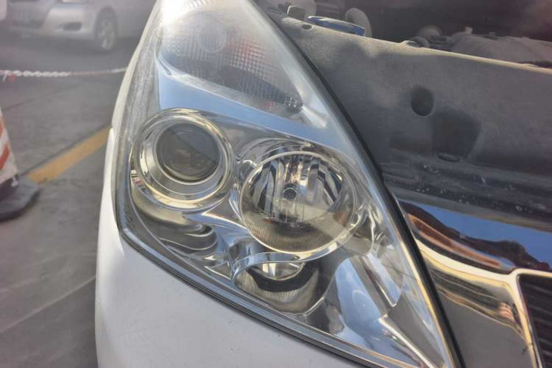 Used Kia VQ 2011 2.7 Luxury Edition Right Front Headlight