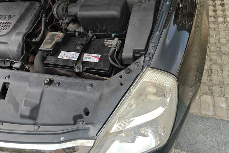 Used Kia VQ 2013 2.2T VQ-R Comfort Edition Engine Bay Left