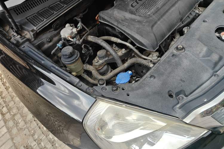 Used Kia VQ 2013 2.2T VQ-R Comfort Edition Engine Bay Right