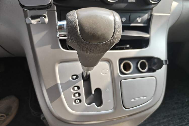 Used Kia VQ 2013 2.2T VQ-R Comfort Edition Gear Lever