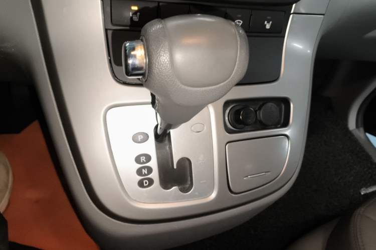 Used Kia VQ 2013 2.2T VQ-R Comfort Edition Gear Lever