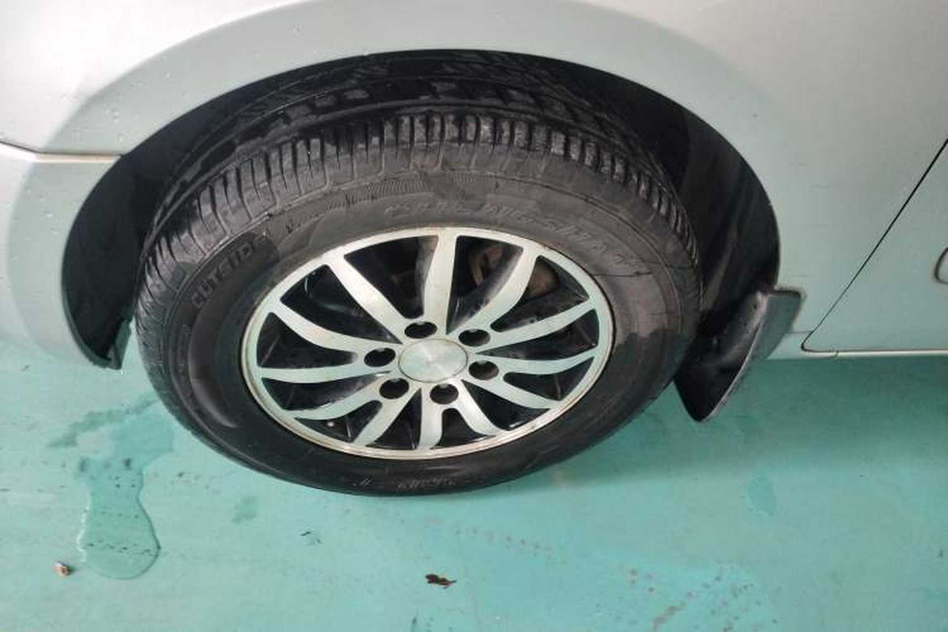 Used Kia VQ 2013 2.2T VQ-R Comfort Edition Left Front Wheel Hub