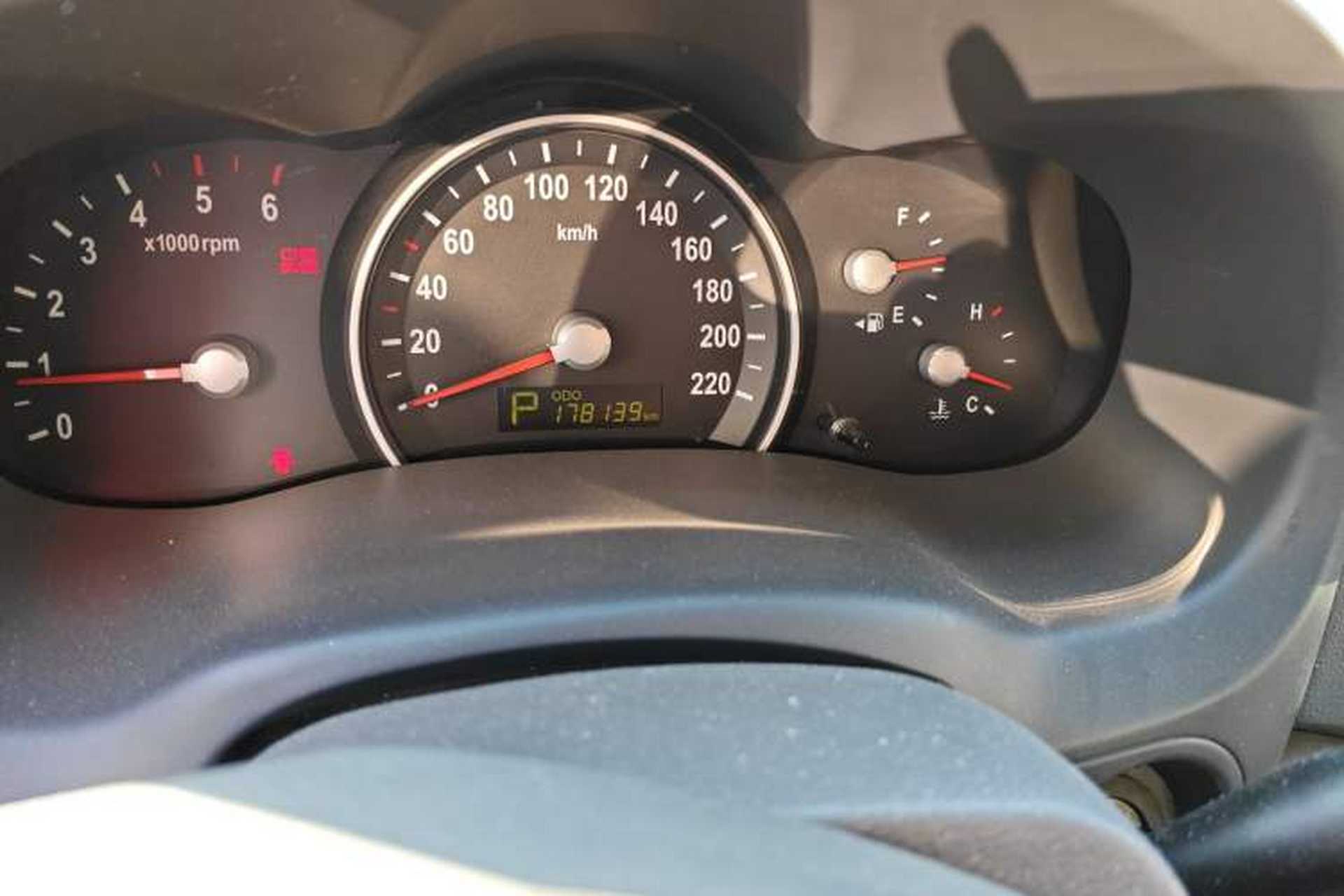Used Kia VQ 2013 2.2T VQ-R Luxury Edition Odometer Close Up