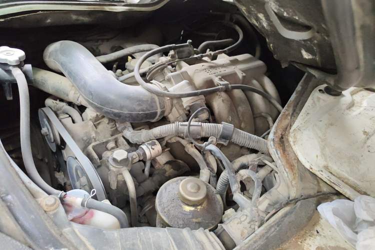 Used King Long Golden Way 2012 2.0L Dual-Purpose Short-Wheelbase 4G21B Engine Bay