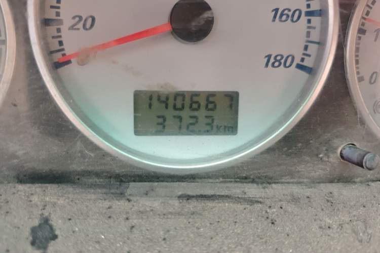 Used King Long Golden Way 2012 2.0L Passenger Version VVT Long-Wheelbase V20 Odometer Close Up