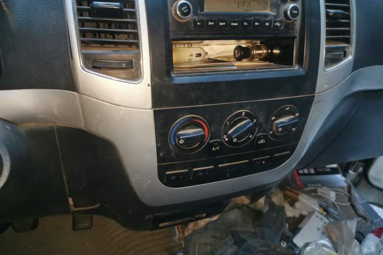 Used King Long Golden Way 2014 2.0L Van-Type 4G21B Audio And AC Panel