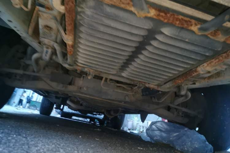 Used King Long Golden Way 2014 2.0L Van-Type 4G21B Chassis Front