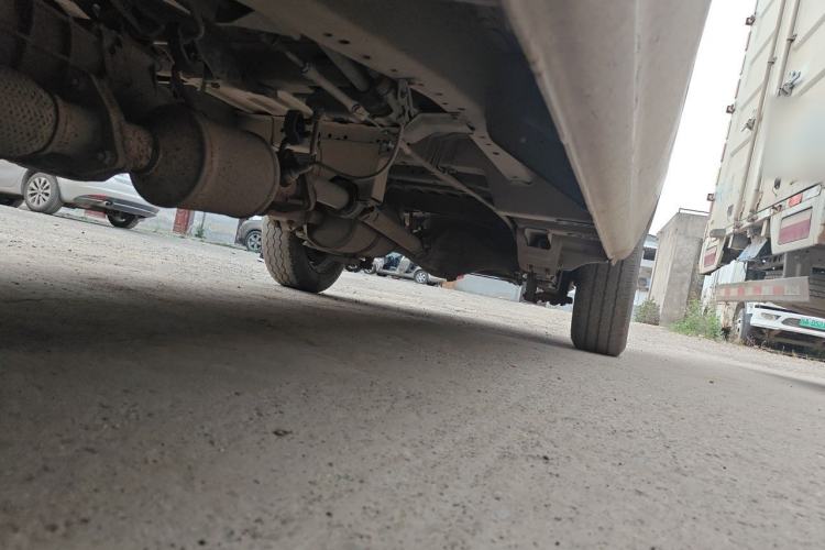 Used King Long Golden Way 2014 2.0L Van-Type 4G21B Chassis Front Left