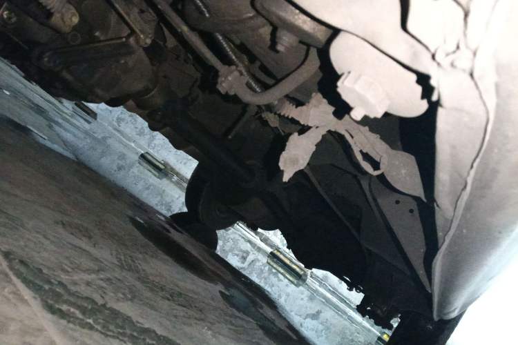 Used King Long Golden Way 2014 2.5T Yuchai Chuangxiang Version YC4FB90-P40C Chassis Front Left