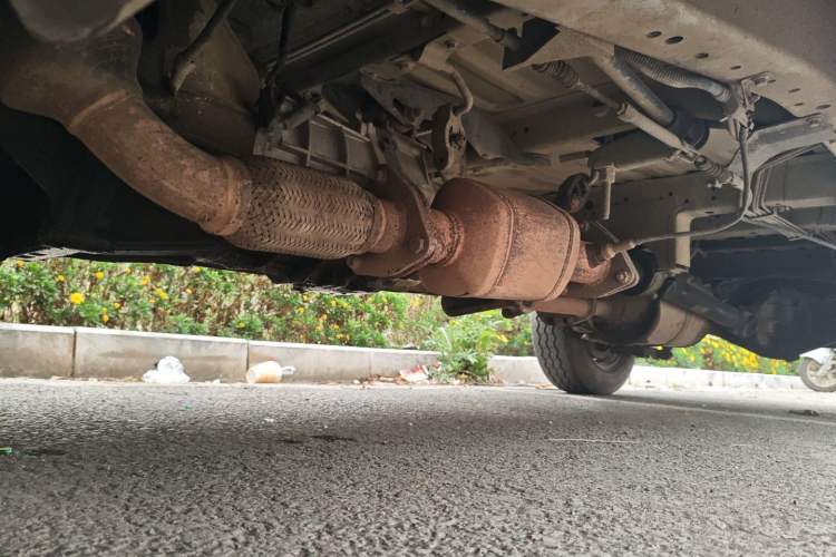 Used King Long Golden Way 2014 2.0L Van-Type 4G21B Chassis Front Left
