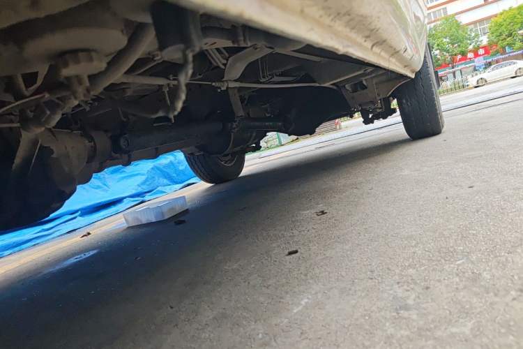 Used King Long Golden Way 2014 2.5T Yuchai Van-Type YC4FB90-P40C Chassis Front Left