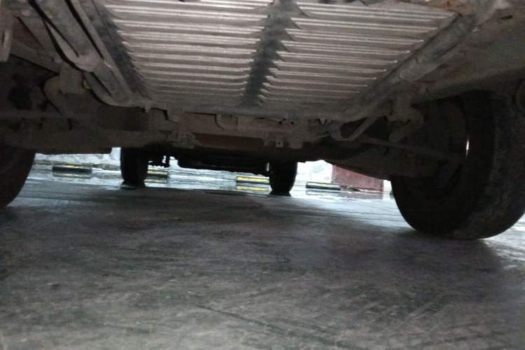 Used King Long Golden Way 2014 2.5T Yuchai Chuangxiang Version YC4FB90-P40C Chassis Front