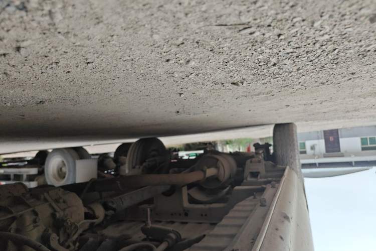 Used King Long Golden Way 2014 2.0L Van-Type 4G21B Chassis Front Right
