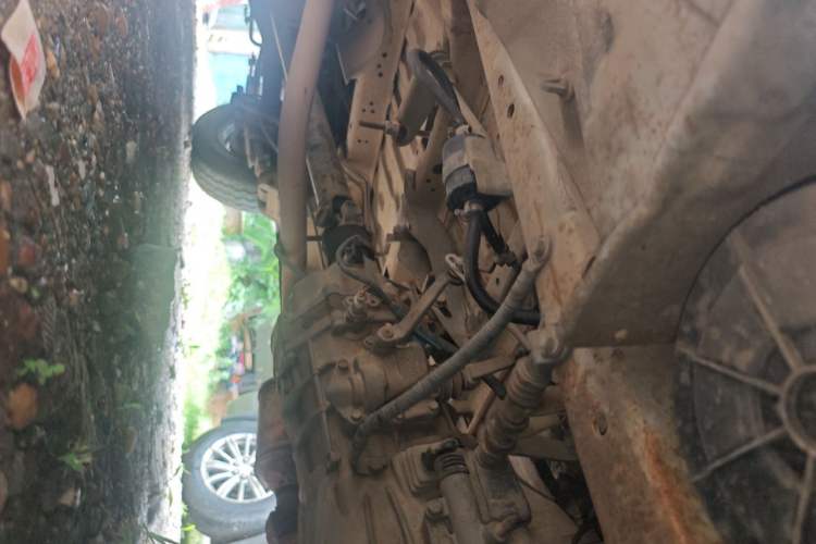 Used King Long Golden Way 2014 2.0L Economy 4G20B Chassis Front Right
