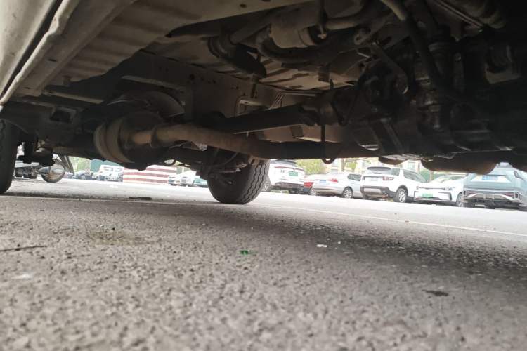 Used King Long Golden Way 2014 2.0L Van-Type 4G21B Chassis Front Right