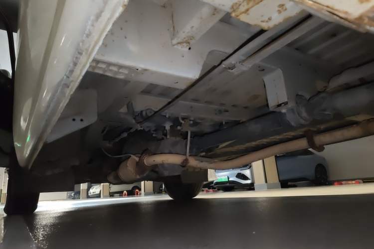 Used King Long Golden Way 2014 2.0L Economy 4G20B Chassis Rear Left