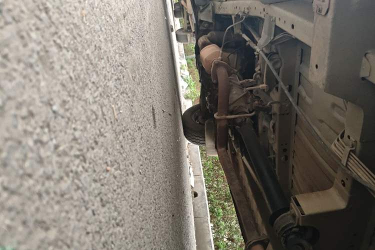 Used King Long Golden Way 2014 2.0L Van-Type 4G21B Chassis Rear Left