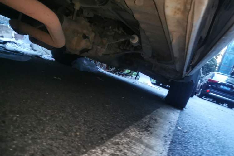 Used King Long Golden Way 2014 2.0L Van-Type 4G21B Chassis Rear Right
