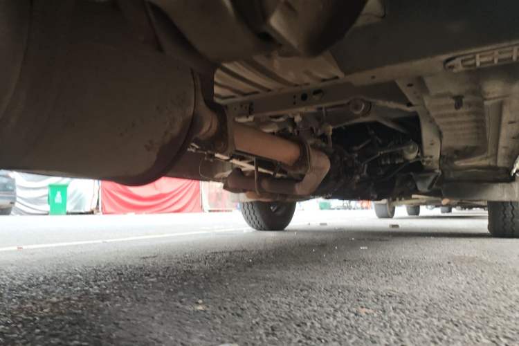 Used King Long Golden Way 2014 2.0L Van-Type 4G21B Chassis Rear Right