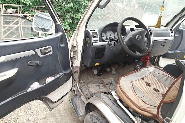 Used King Long Golden Way 2014 2.0L Van-Type 4G21B Driver Seat