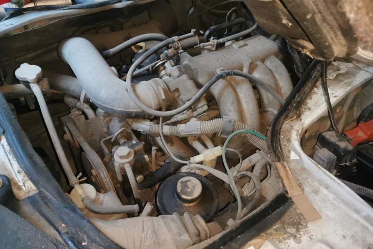 Used King Long Golden Way 2014 2.0L Van-Type 4G21B Engine Bay