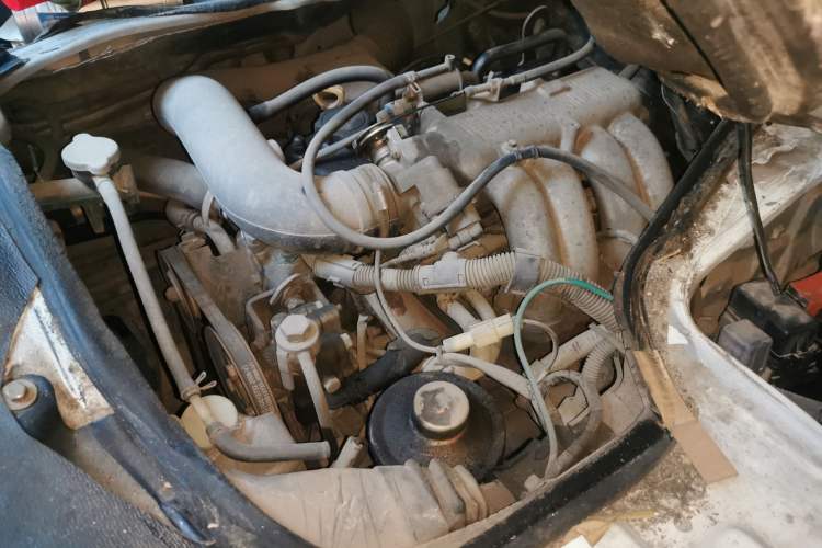 Used King Long Golden Way 2014 2.0L Van-Type 4G21B Engine Bay Left