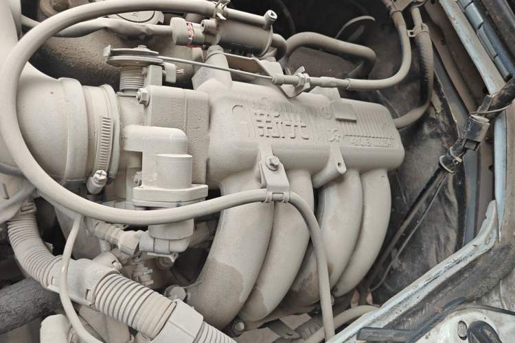 Used King Long Golden Way 2014 2.0L Van-Type 4G21B Engine Bay Left
