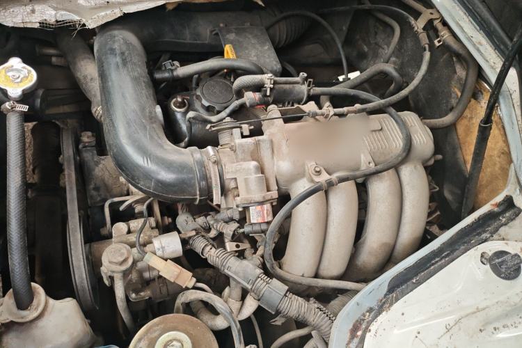 Used King Long Golden Way 2014 2.0L Van-Type 4G21B Engine Bay Left