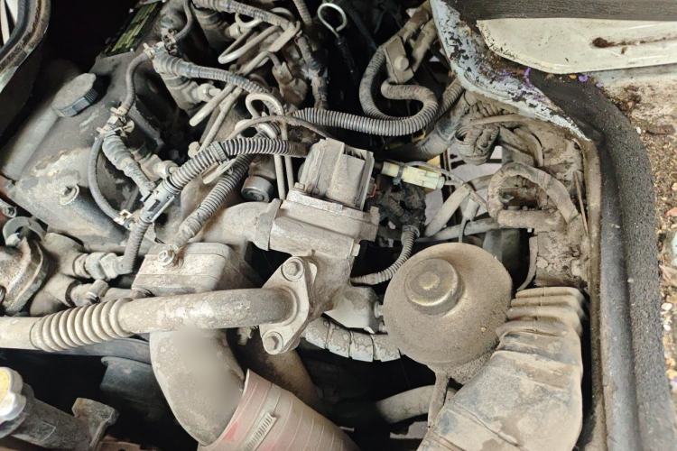Used King Long Golden Way 2014 2.5T Yuchai Van-Type YC4FB90-P40C Engine Bay Left