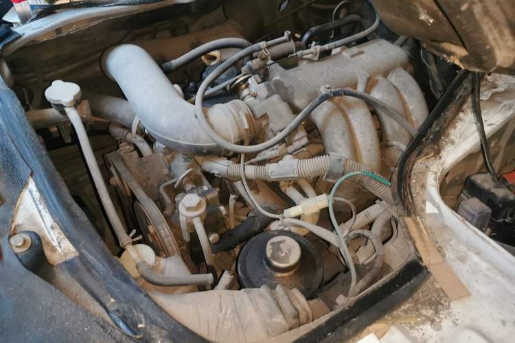 Used King Long Golden Way 2014 2.0L Van-Type 4G21B Engine Bay Right