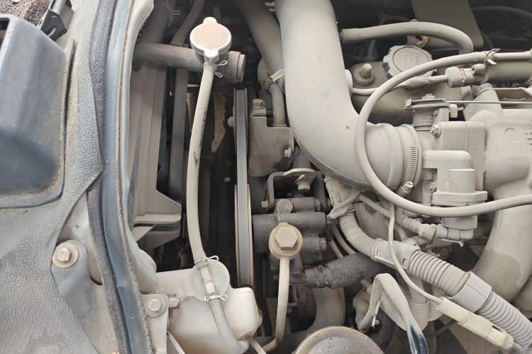 Used King Long Golden Way 2014 2.0L Van-Type 4G21B Engine Bay Right