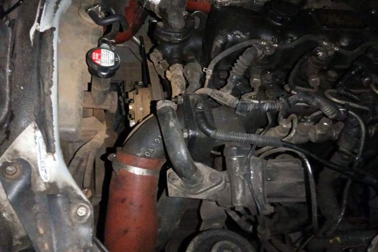 Used King Long Golden Way 2014 2.5T Yuchai Chuangxiang Version YC4FB90-P40C Engine Bay Right