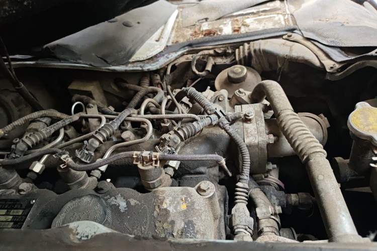 Used King Long Golden Way 2014 2.5T Yuchai Van-Type YC4FB90-P40C Engine Bay Right