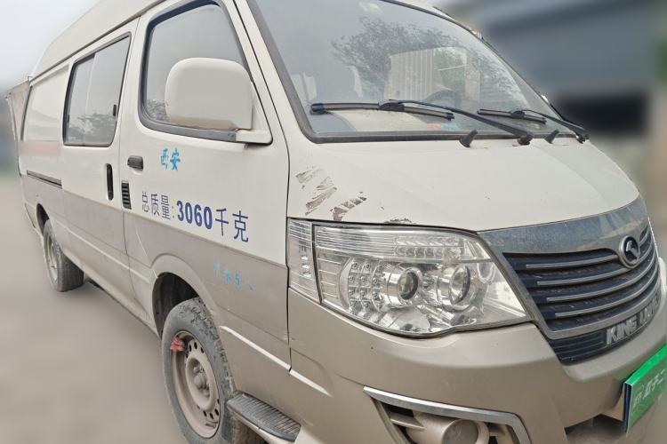 Used King Long Golden Way 2014 2.0L Van-Type 4G21B Front Right 45 Deg