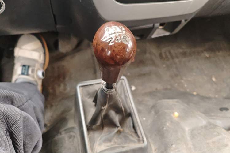 Used King Long Golden Way 2014 2.0L Van-Type 4G21B Gear Lever