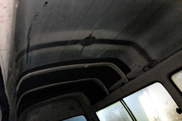 Used King Long Golden Way 2014 2.5T Yuchai Chuangxiang Version YC4FB90-P40C Headliner