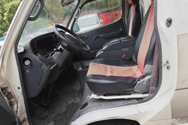 Used King Long Golden Way 2014 2.0L Economy 4G20B Left Front Seat