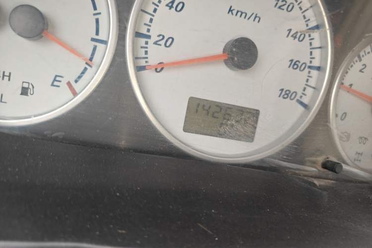 Used King Long Golden Way 2014 2.0L Van-Type 4G21B Odometer Close Up