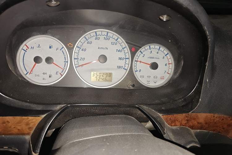 Used King Long Golden Way 2014 2.0L Economy 4G20B Odometer Close Up