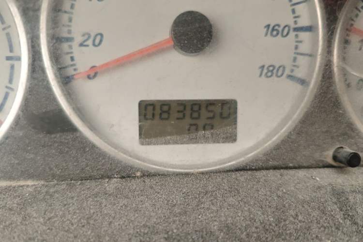 Used King Long Golden Way 2014 2.0L Van-Type 4G21B Odometer Close Up